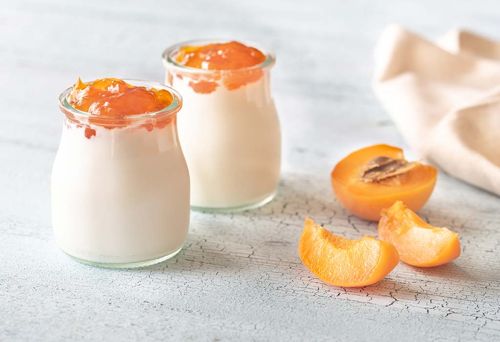 الزبادي اليوناني للأطفال: الفوائد والوصفات والاحتياطات 3 هريس الزبادي اليوناني المشمش والموز