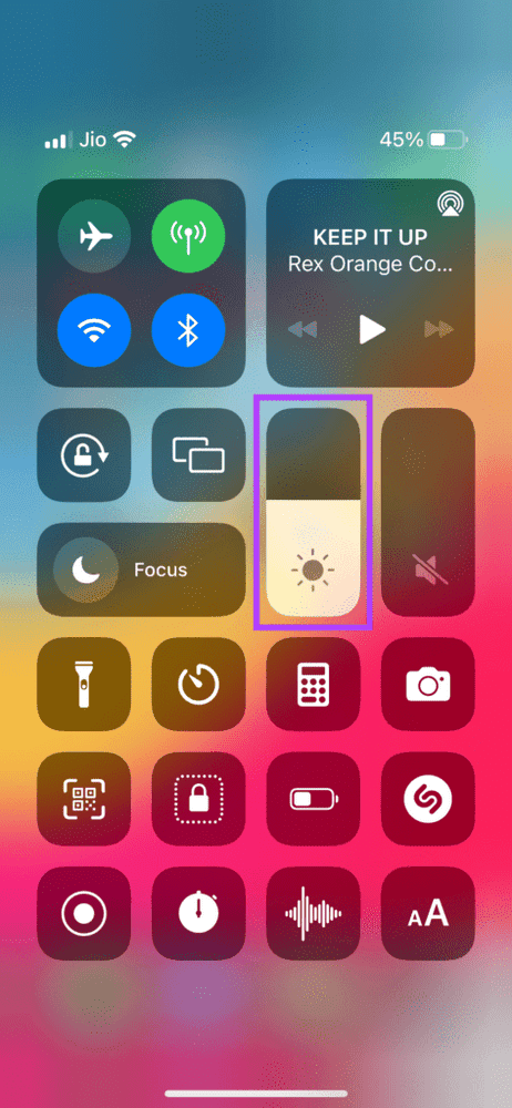 أفضل 8 طرق لإصلاح تعتيم شاشة آيفون تلقائيًا 30 منزلق السطوع