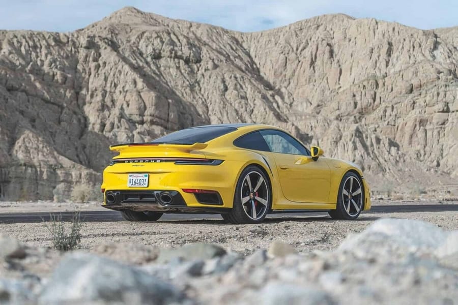 أفضل سيارة كوبيه فاخرة لعام 2023 62 بورش 911 توربو