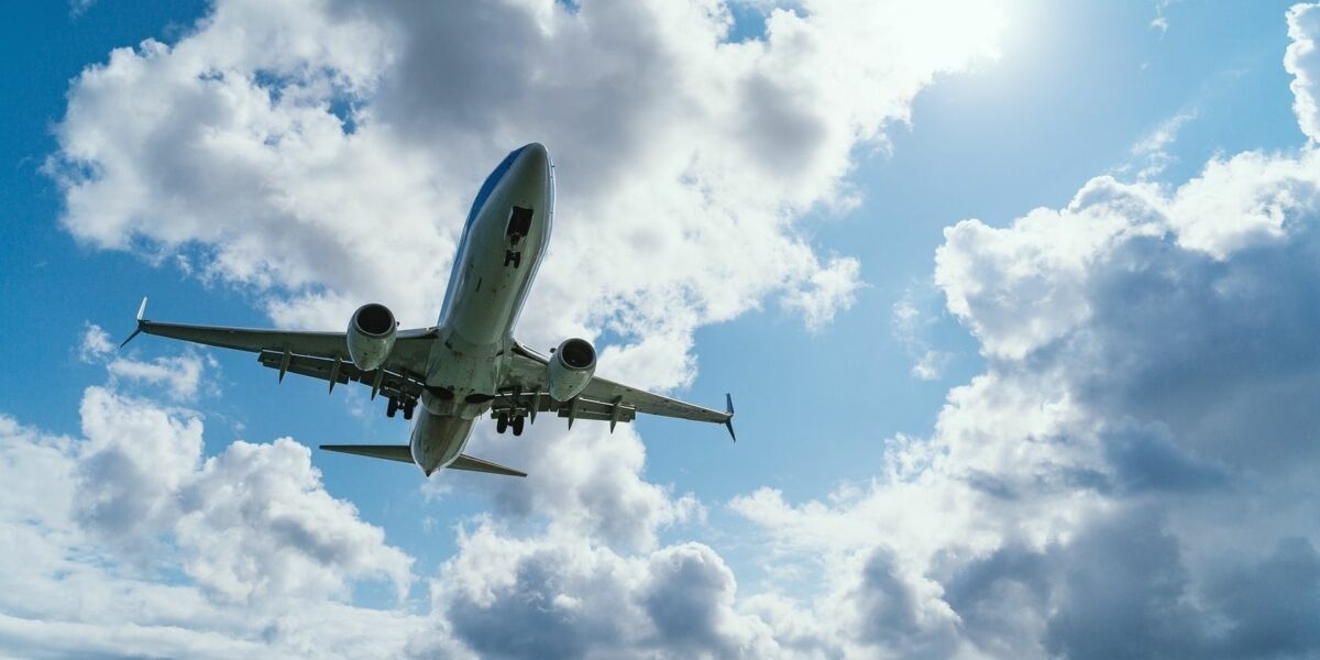 ما هو الكمبيوتر العملاق؟ أفضل 10 أجهزة كمبيوتر عملاقة 8 طائرة تحلق في السحب