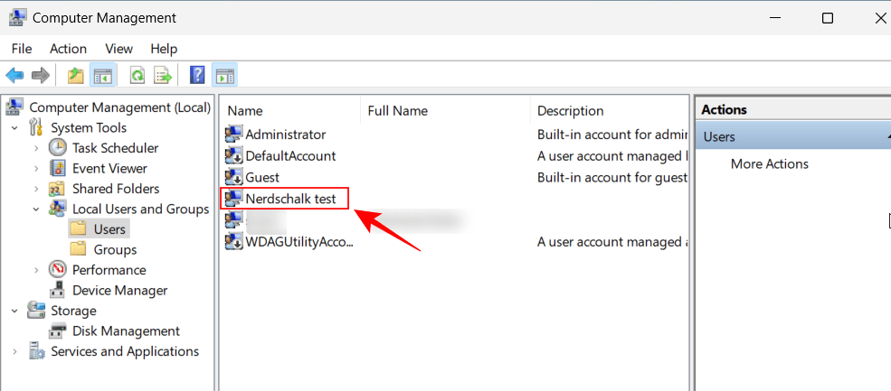 reset password with cmd win 11 39 كيفية إعادة تعيين كلمة مرور مسؤول ويندوز 11 باستخدام موجه الأوامر (CMD)
