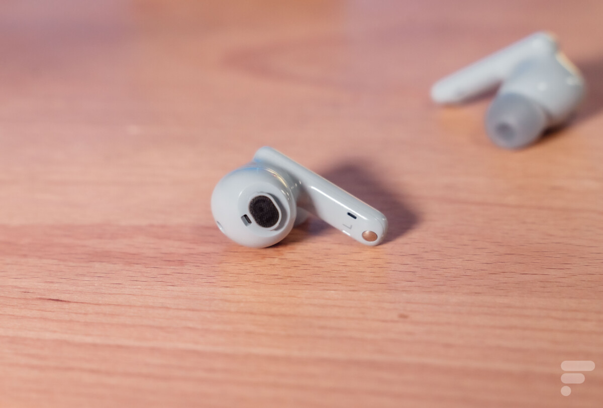 Huawei FreeBuds 5i Review: Best Quality & Budget Earbuds 24 La grille de haut-parleur des Huawei FreeBuds 5i