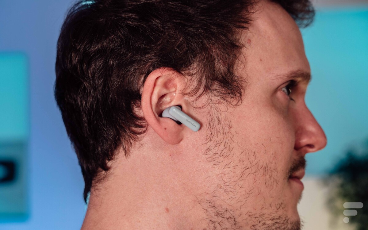 Huawei FreeBuds 5i Review: Best Quality & Budget Earbuds 20 Les Huawei FreeBuds 5i dans les oreilles