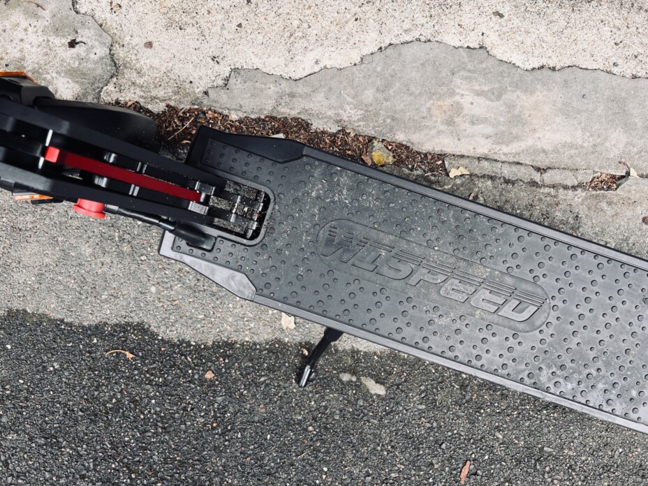 Wispeed T855 Review: An Exciting but Insufficient Electric Scooter 49 wispeed t855 essai photos iphone15 scaled e1663765783524 Wispeed T855 Review: An Exciting but Insufficient Electric Scooter